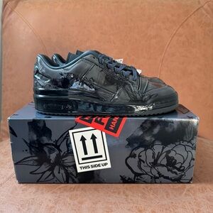 ADIDAS CHINESE PORCELAIN FORUM LOW SNEAKER MEN’S SIZE 4 BLACK / CARBON